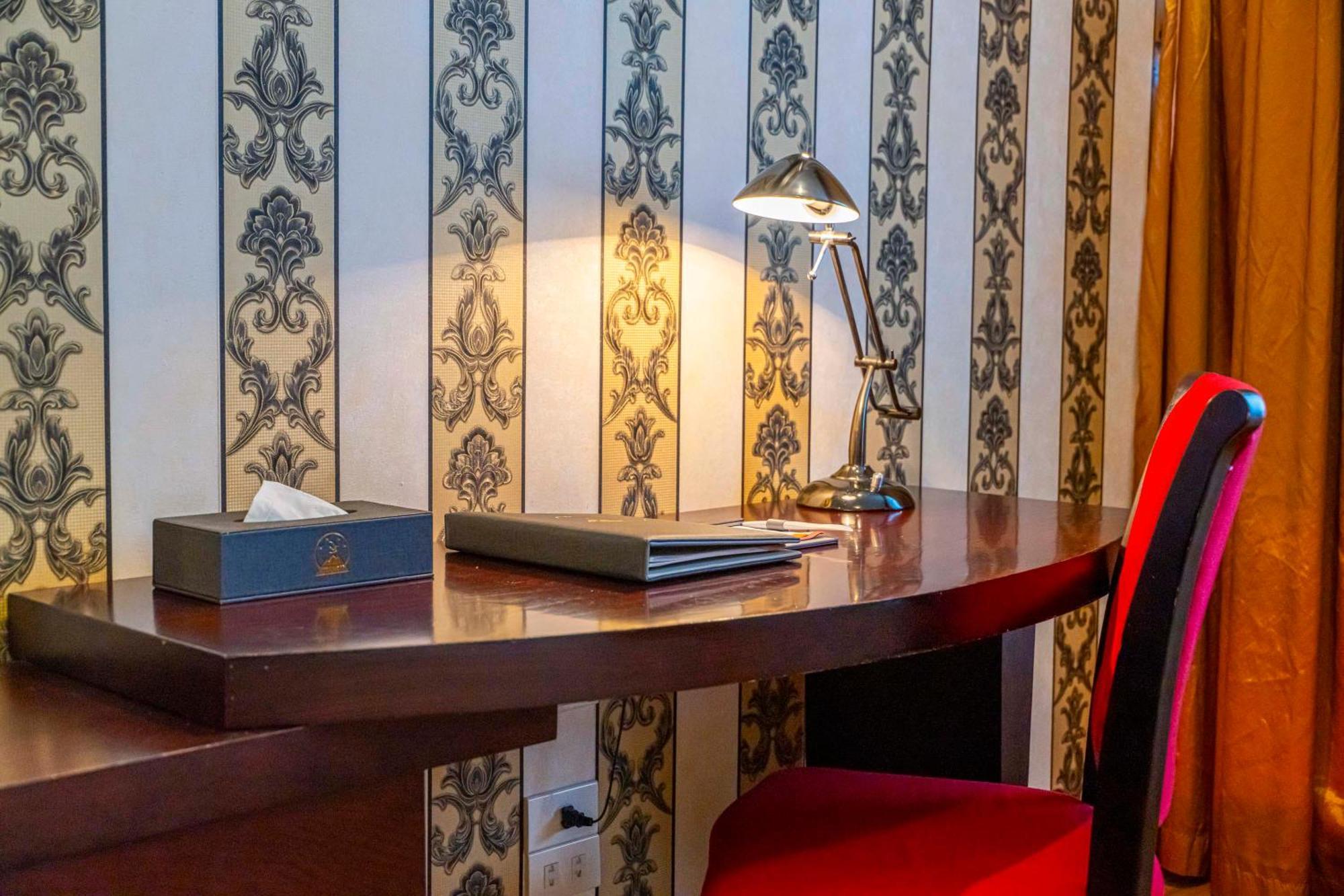 Hoang Son Peace Hotel Ниньбинь Экстерьер фото